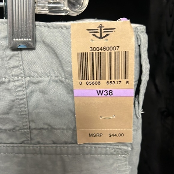 Dockers flat front cargo shorts, size 38 flat gray.
NWT - Picture 4 of 8